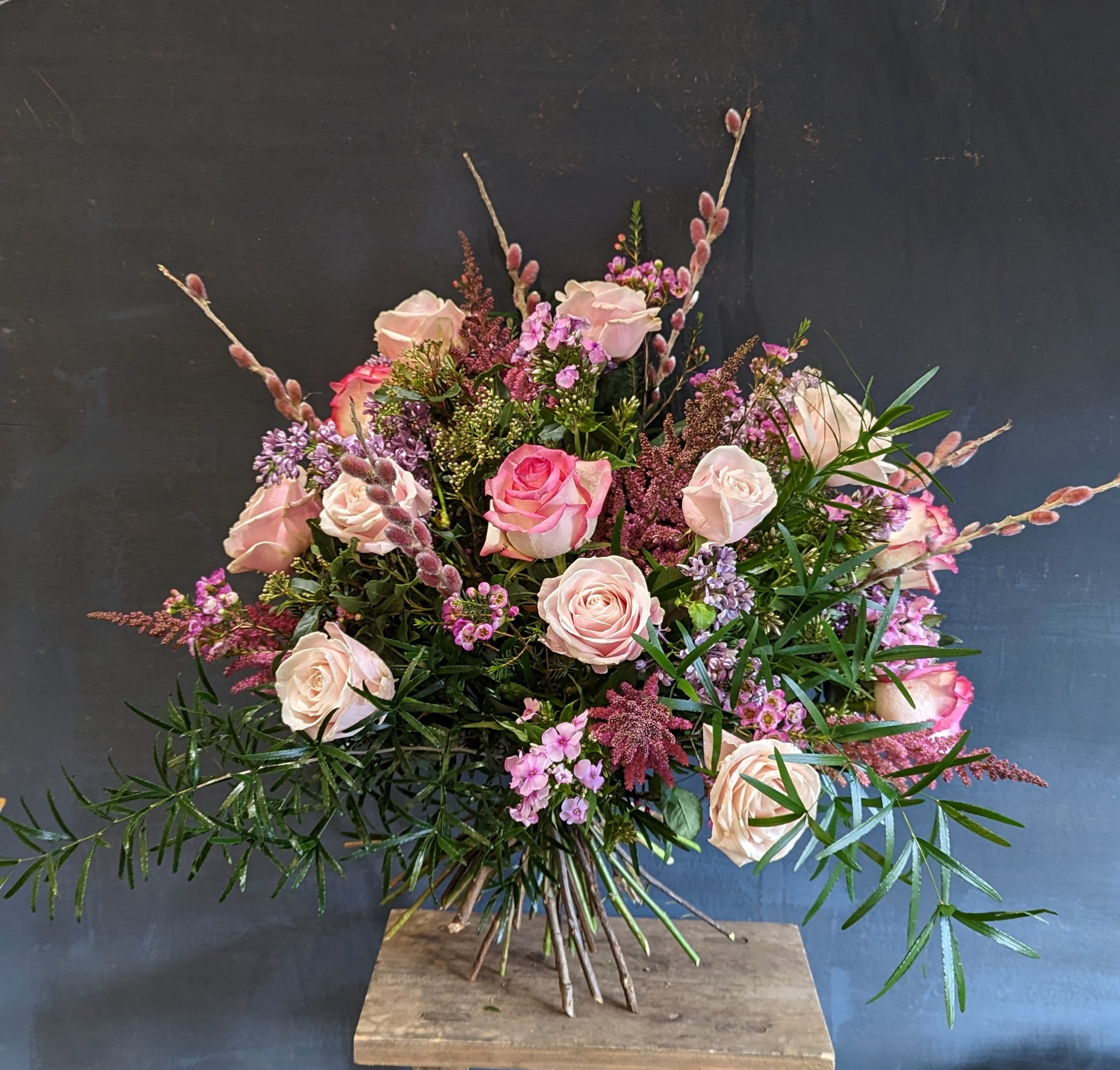 Large mixed pink rose bouquet